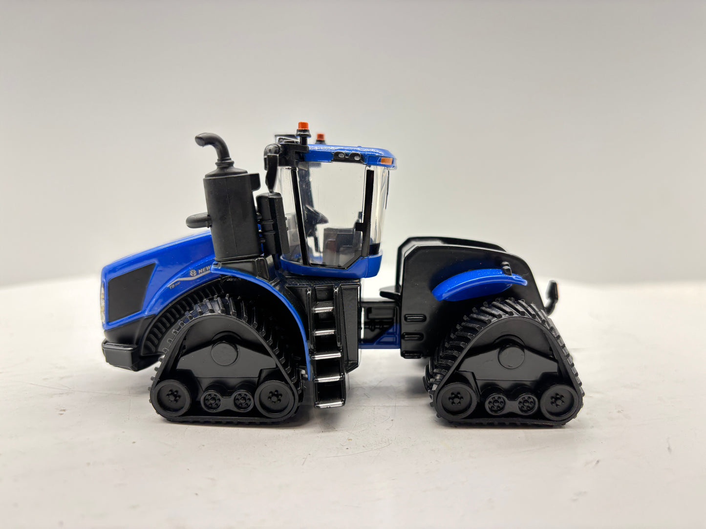 1/64 New Holland T9.700 SmartTrax