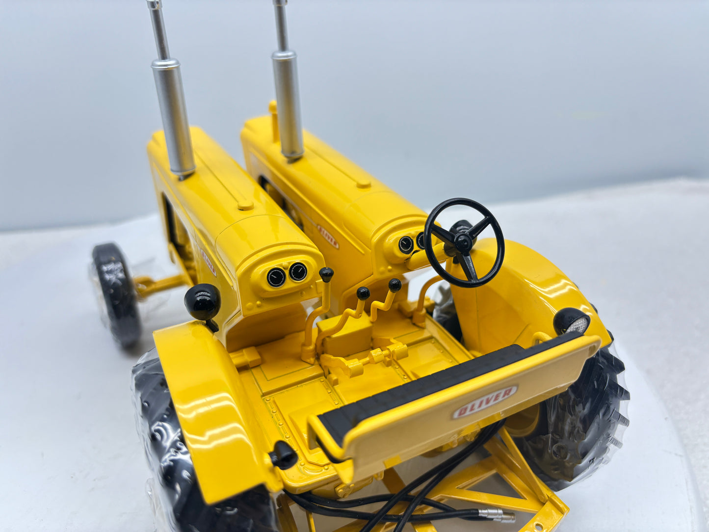 1/16 Oliver 880 Twin Engine Industrial