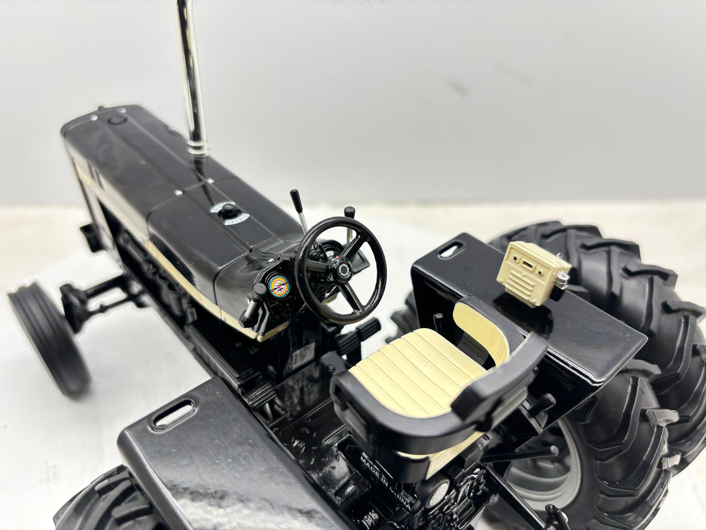 1/16  International 856 Black