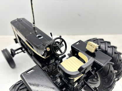 1/16  International 856 Black