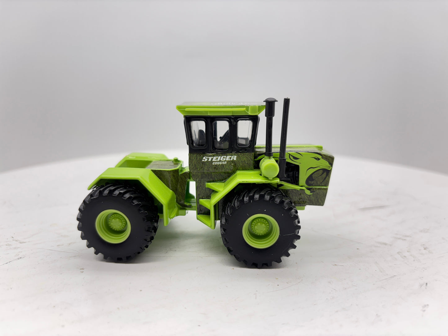 1/64 Steiger Cougar