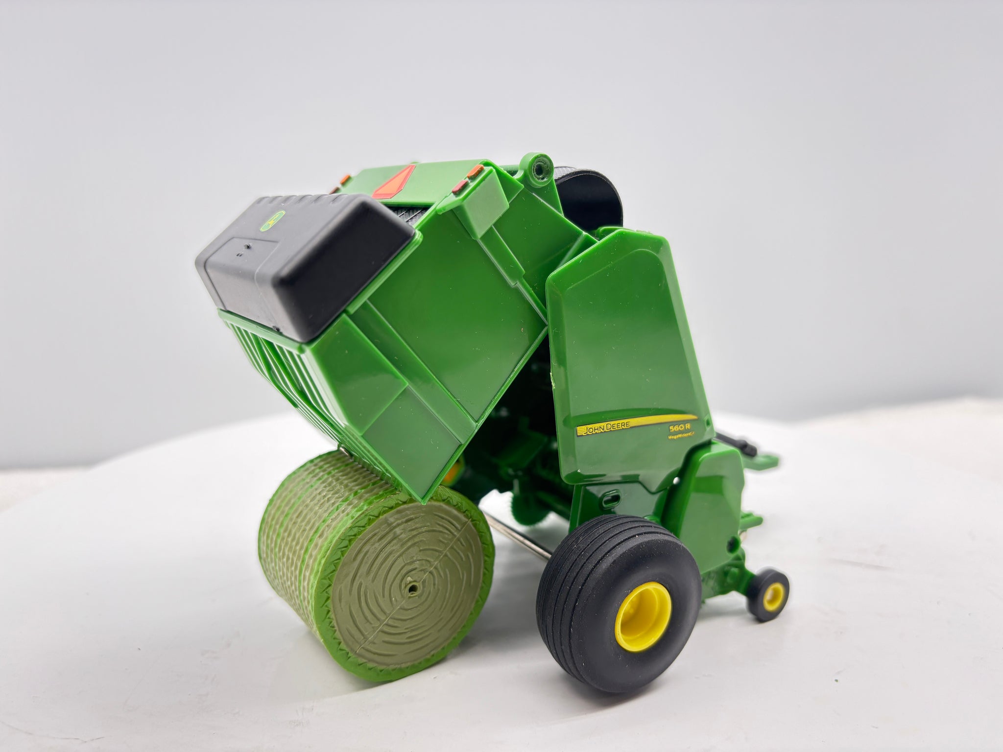 1/16 John Deere 560R Round Baler