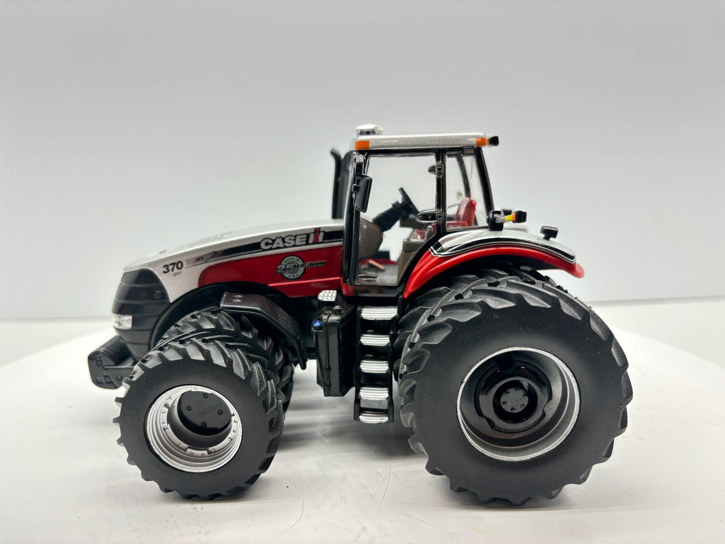 1/32 Case IH Magnum 370 Farm Show