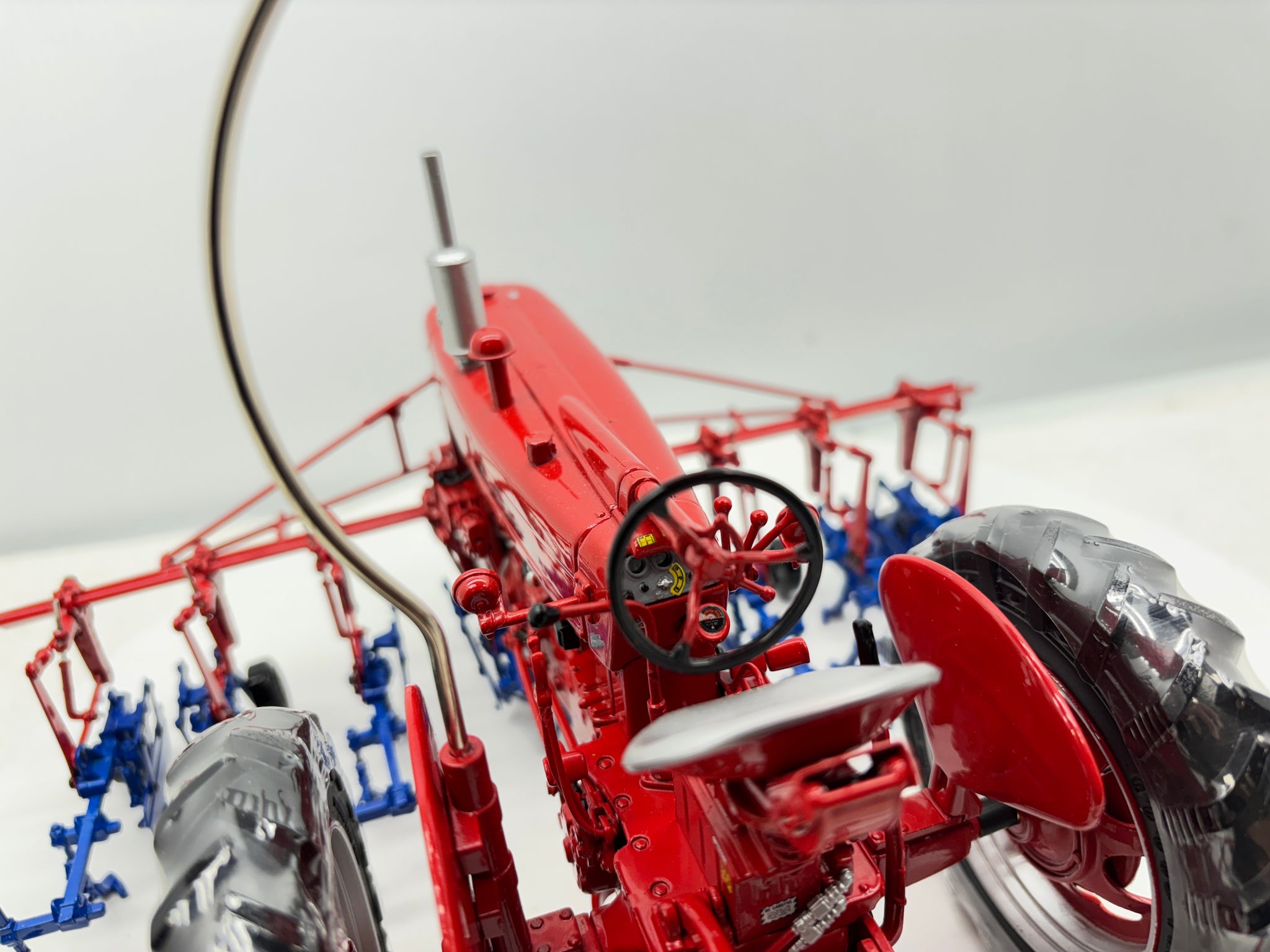 1/16 International Farmall 400 with Cultivator