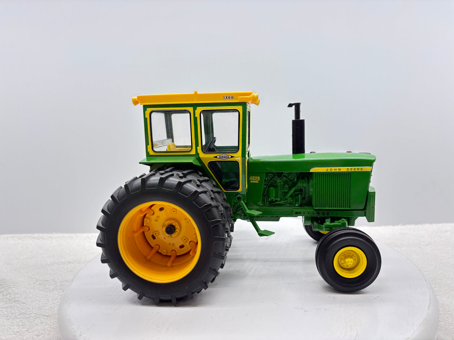 1/16 John Deere 4520 200th