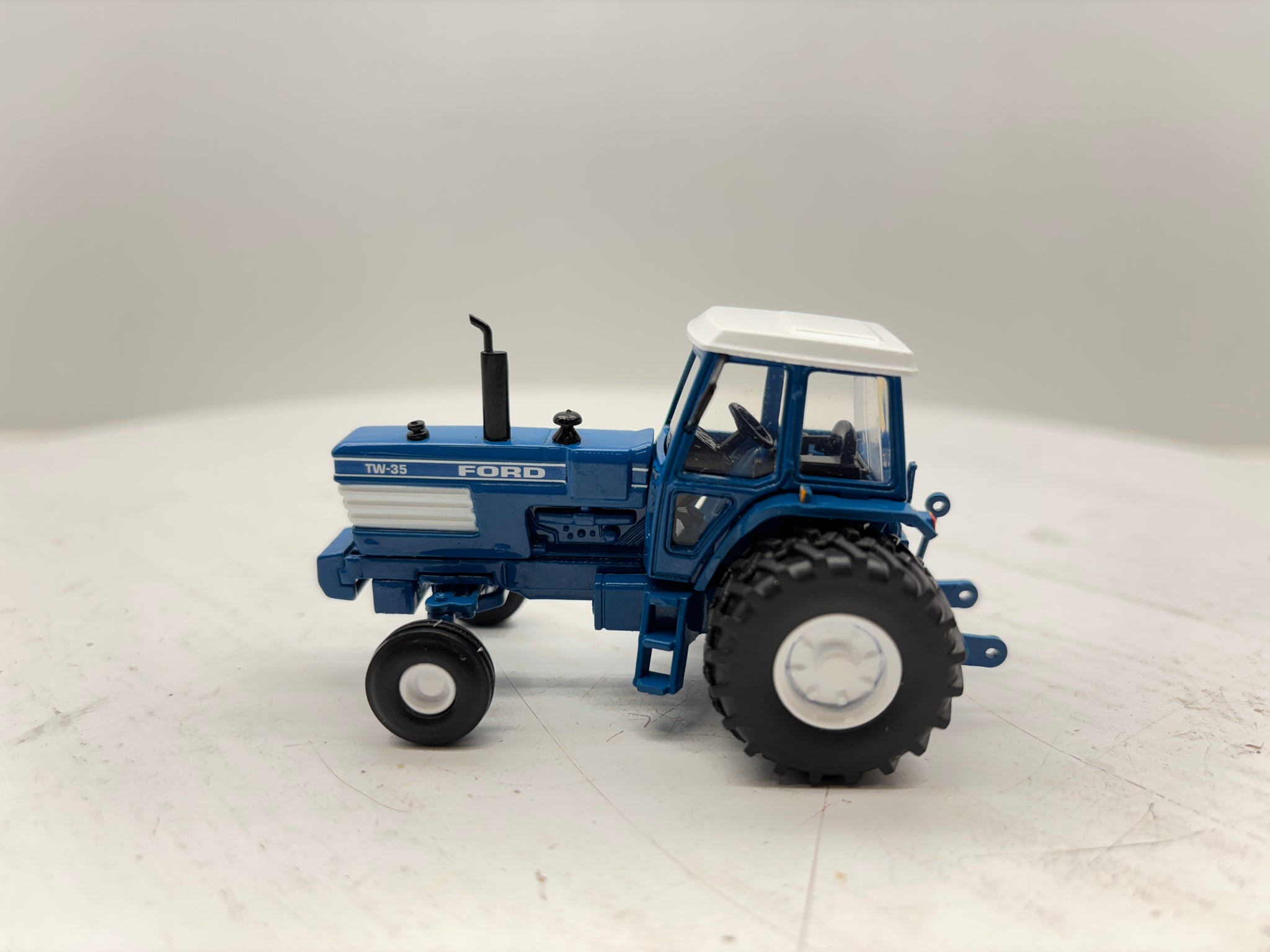 1/64 Ford TW-35 2wd