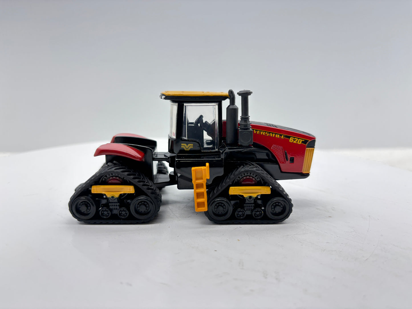 1/64 Versatile 620 DeltaTrak