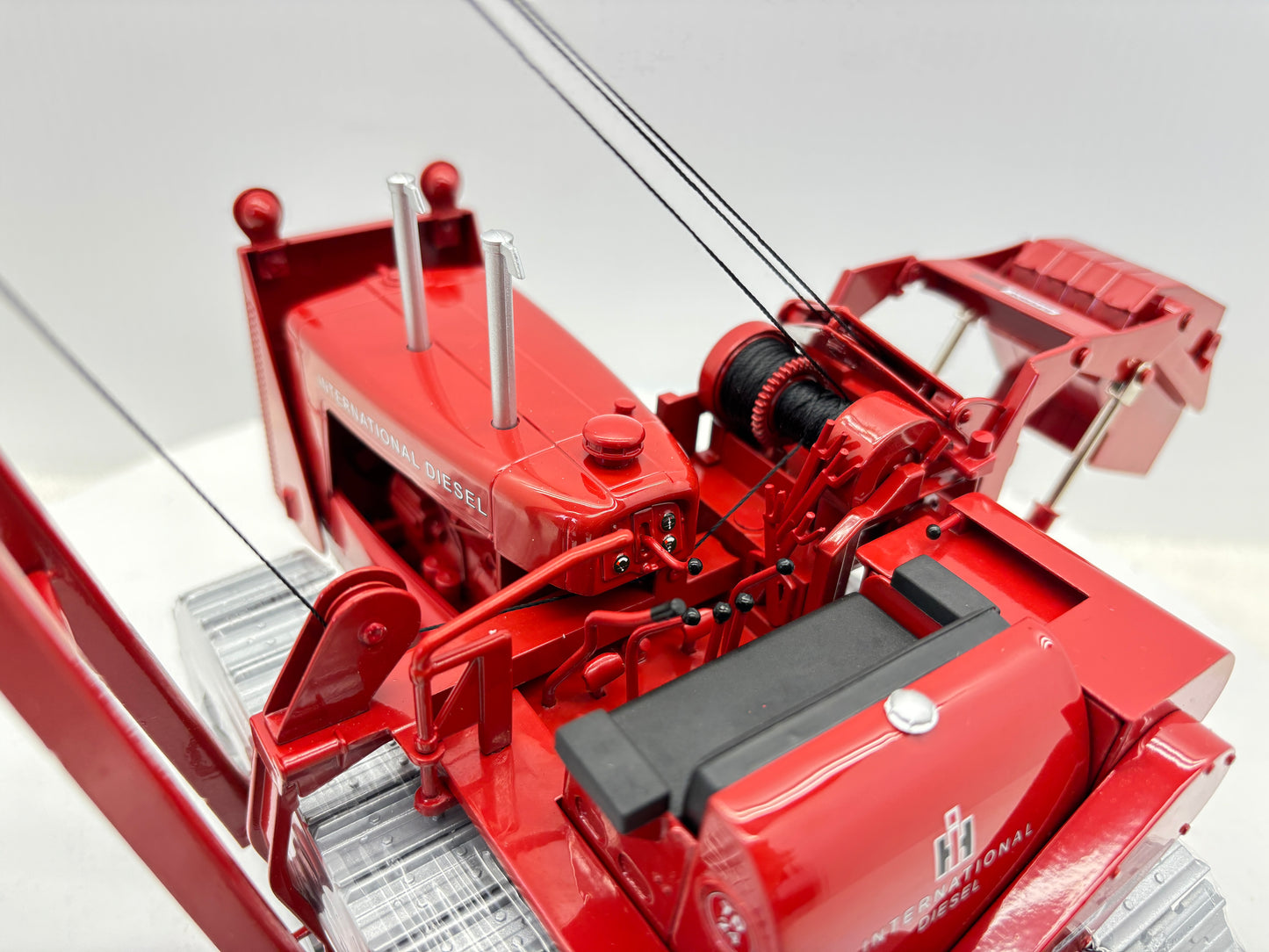 1/25 International TD-24 Pipe Layer