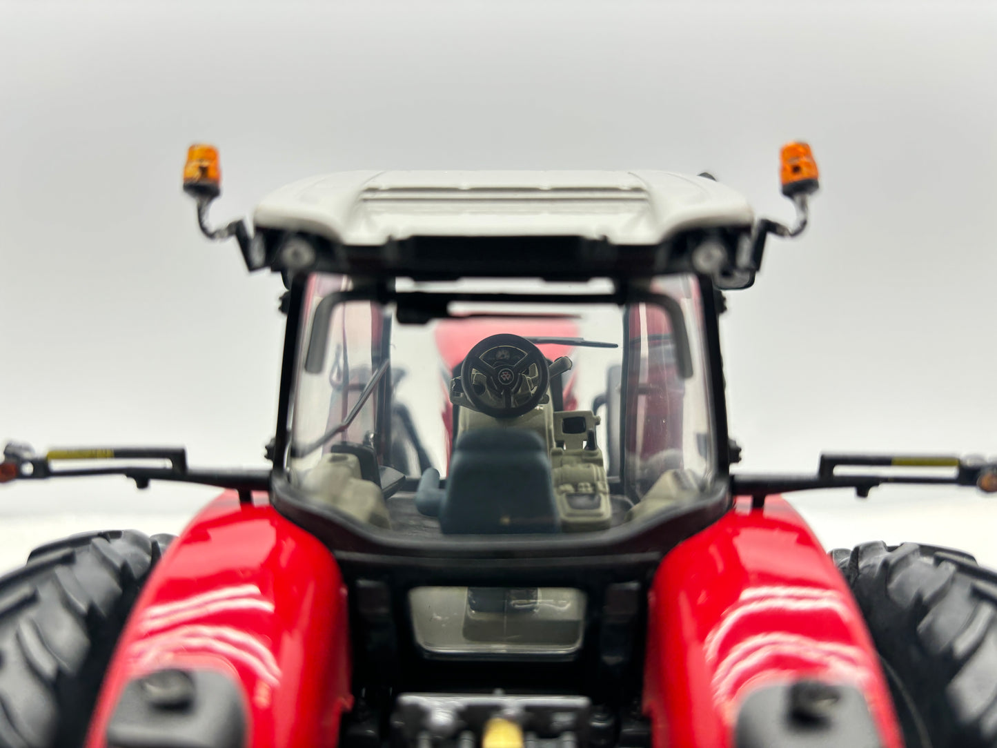 1/32 Massey Ferguson 8680