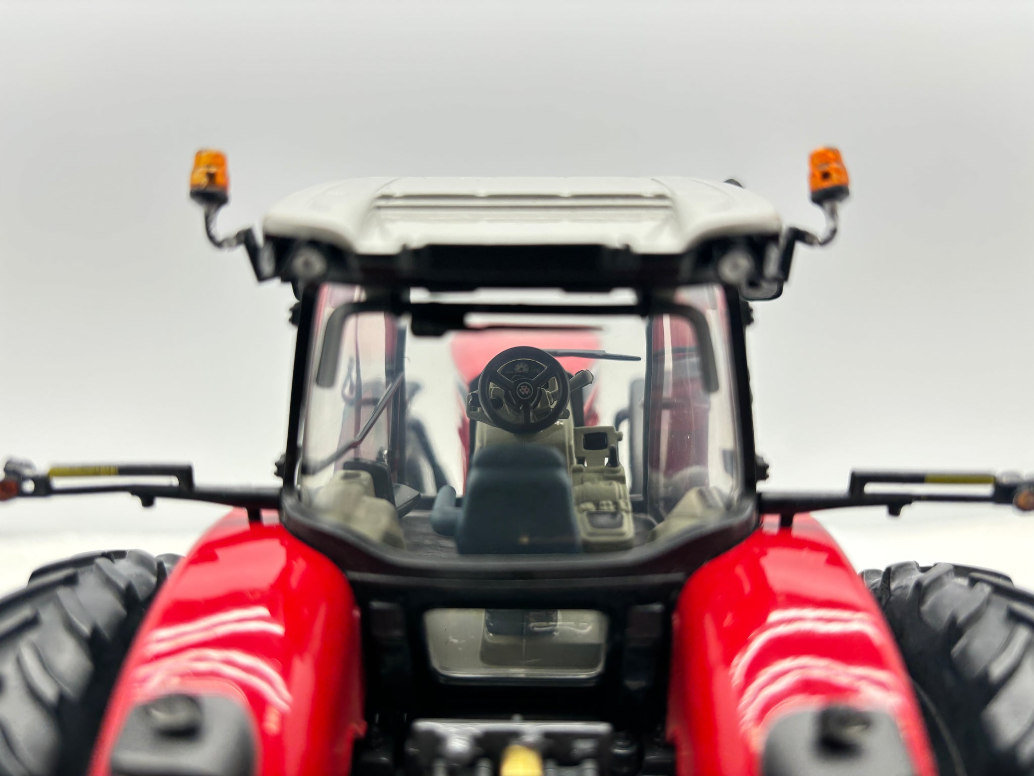1/32 Massey Ferguson 8680