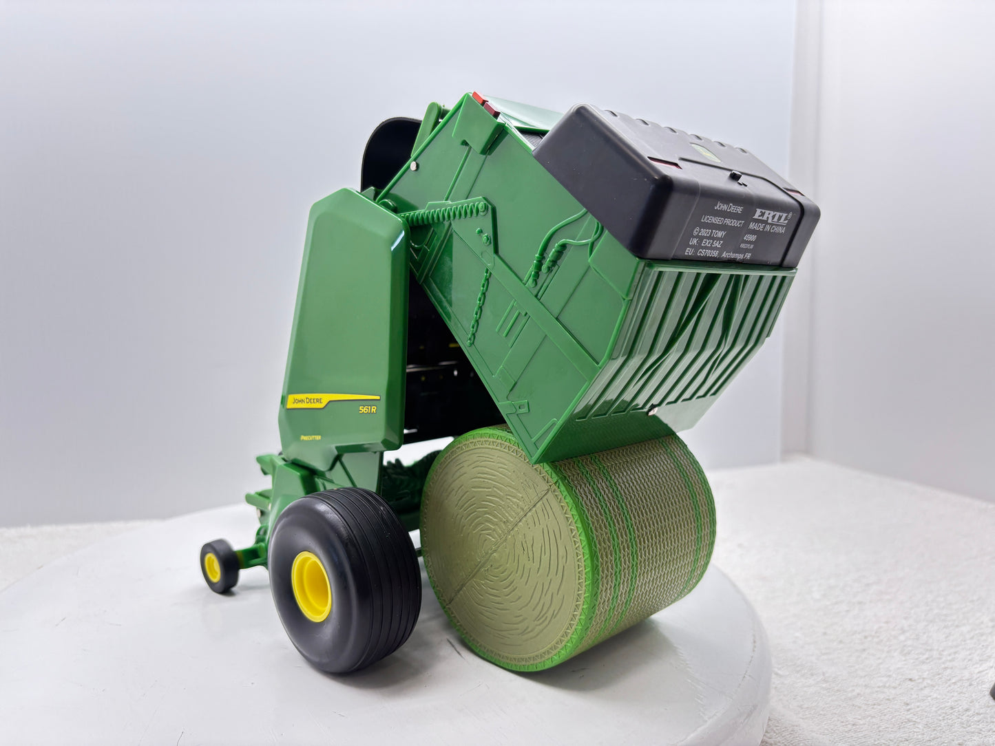 1/16 John Deere 561R