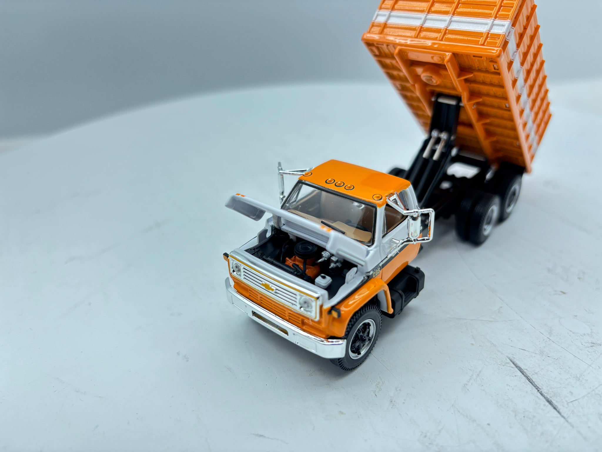 1/64 Chevrolet C65 Tandem Orange