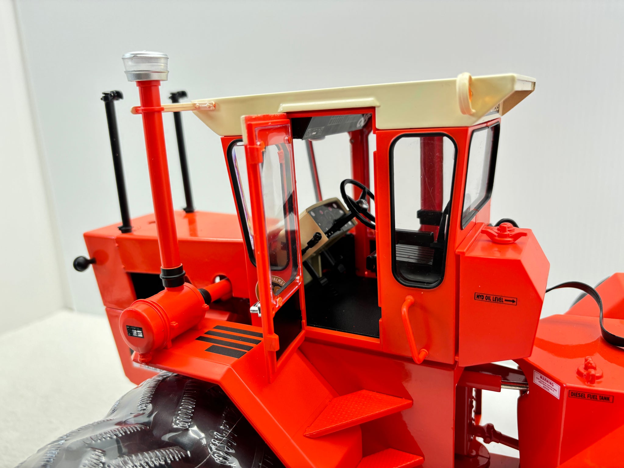 1/16 Allis-Chalmers 440 Prestige