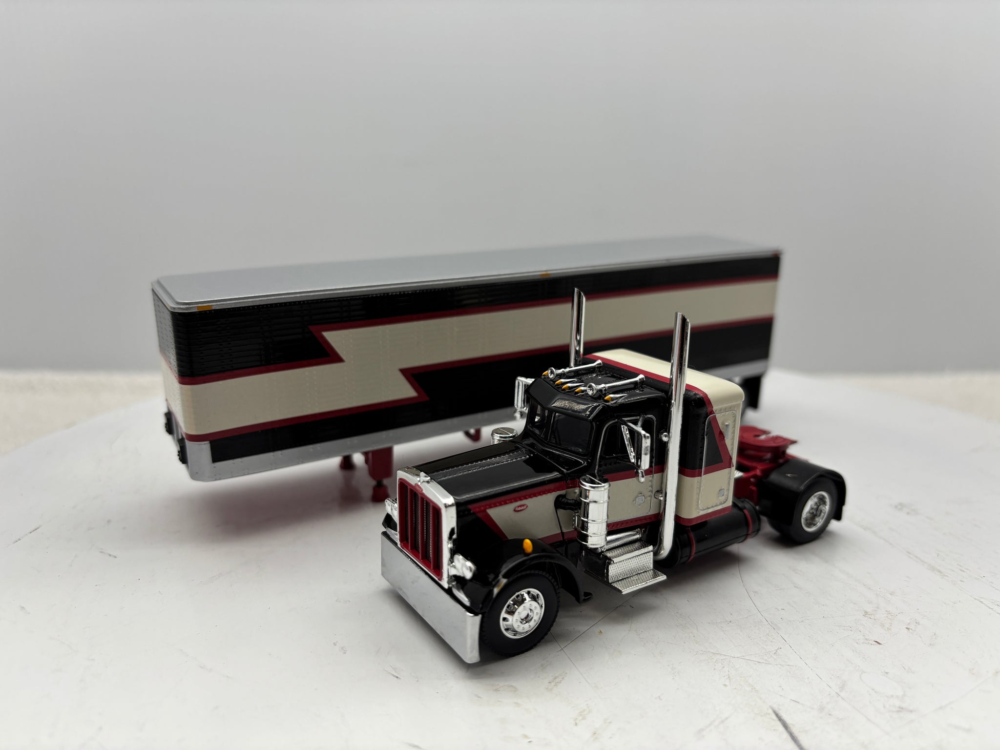 1/64 Peterbilt 359