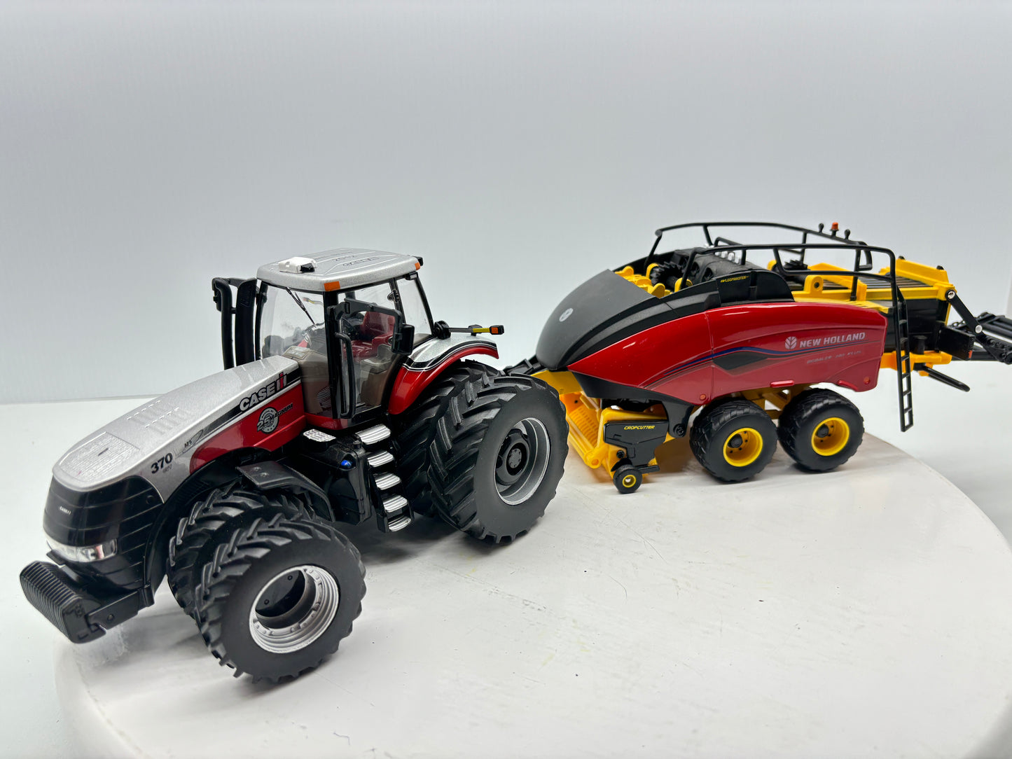 1/32 Case IH Magnum 370 Farm Show
