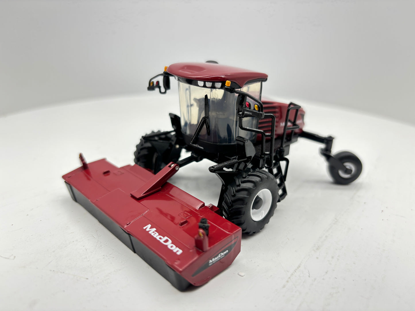 1/64 MacDon M1240