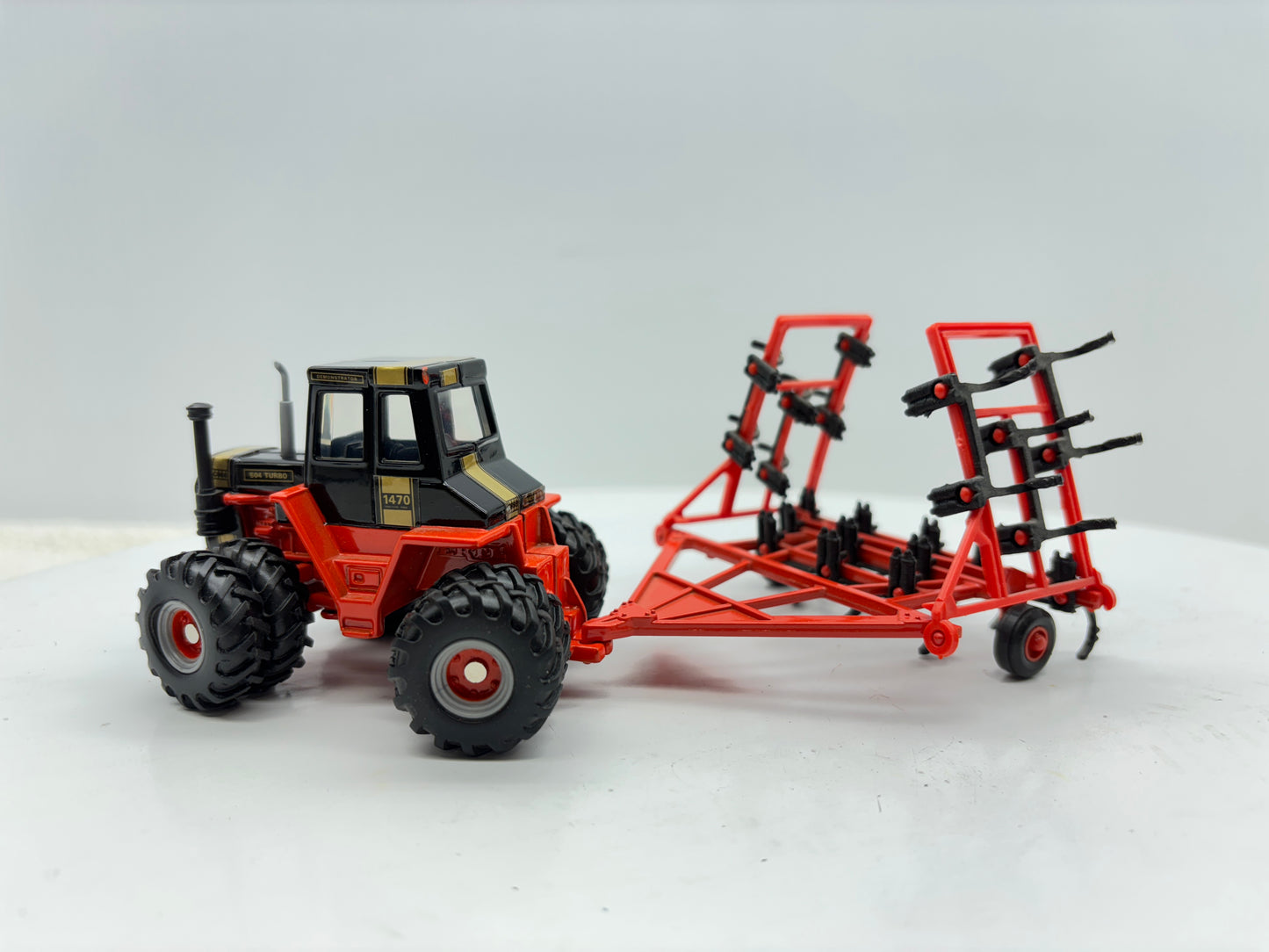 1/64 Case 1470 Black Knight