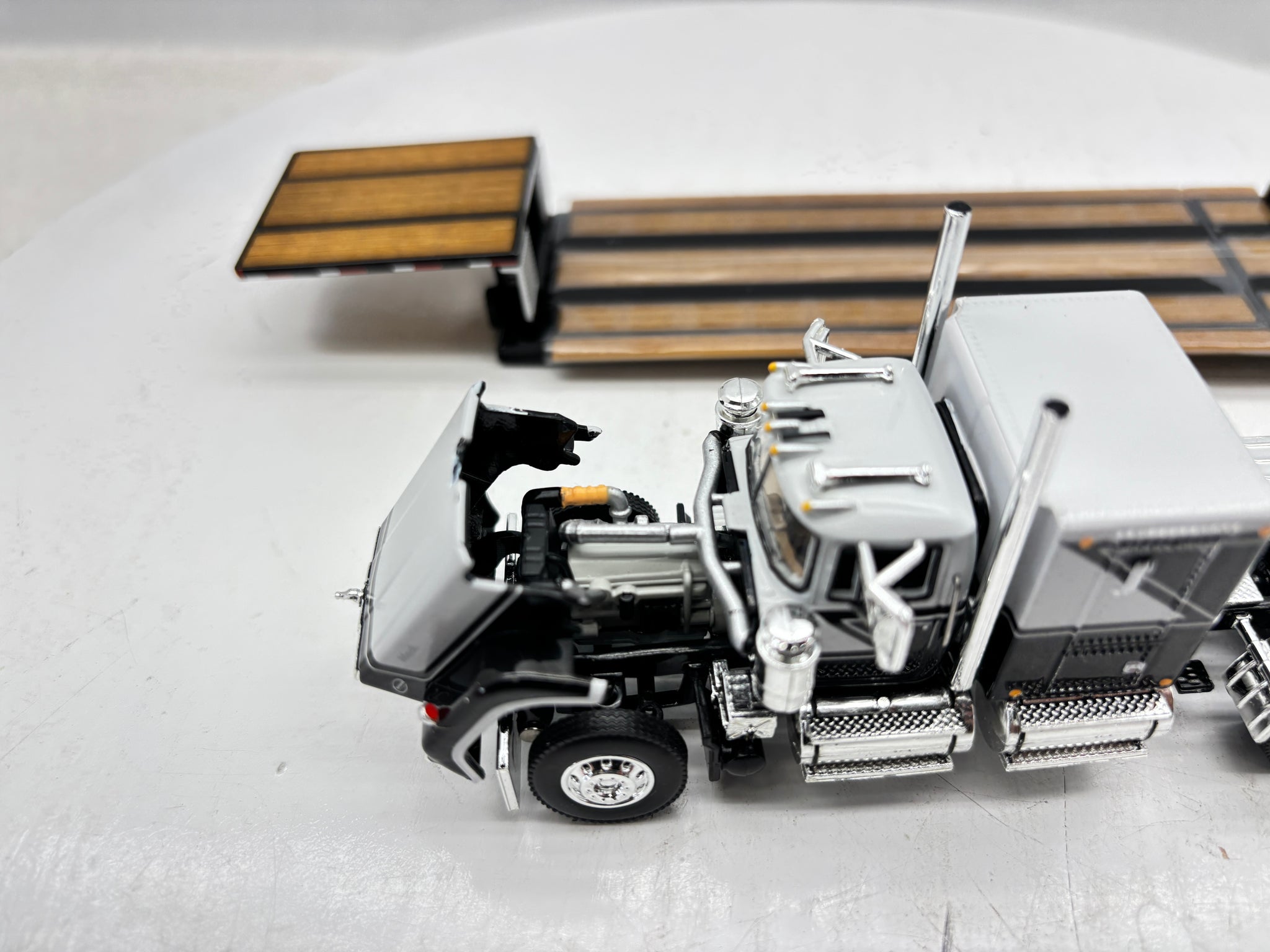 1/64 Mack Super-Liner 60'' Flat top
