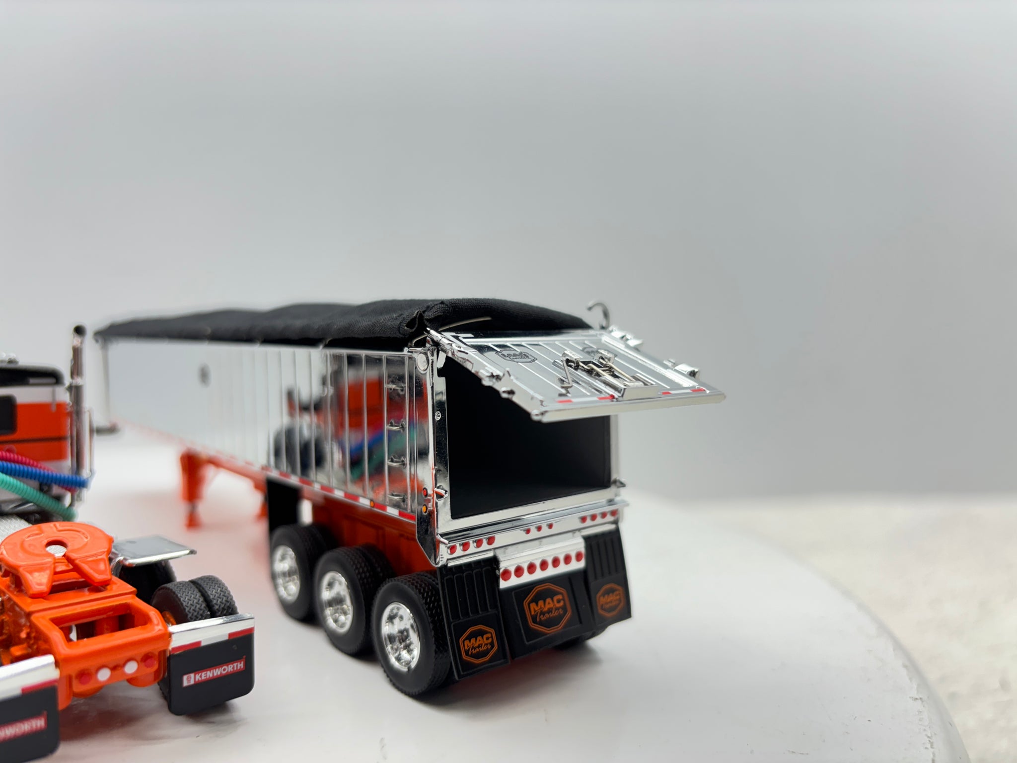 1/64 Kenworth W990 MAC Coal