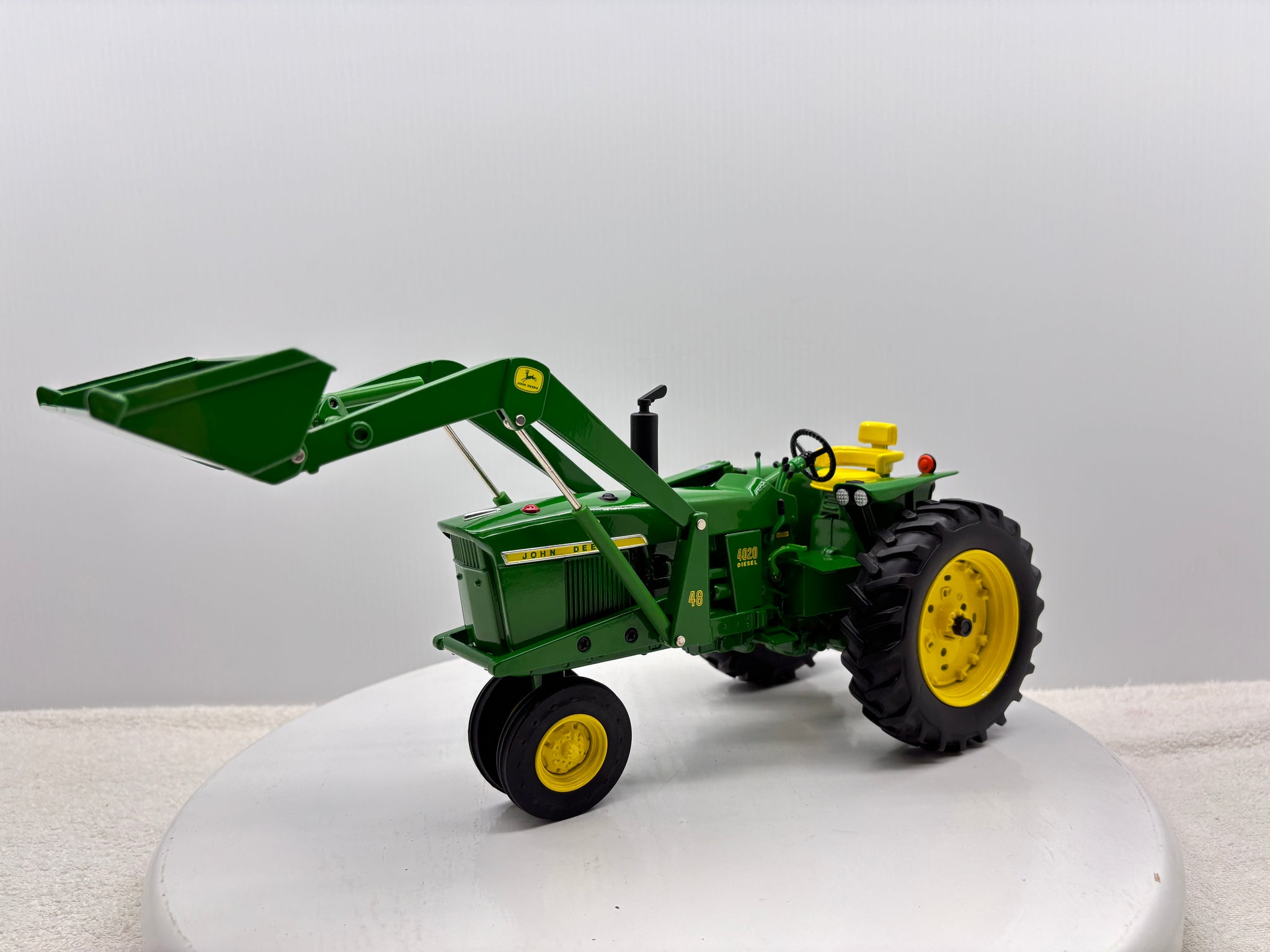 1/16 John Deere 4020 with 48 Loader