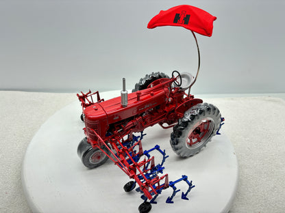 1/16 International Farmall 400 with Cultivator