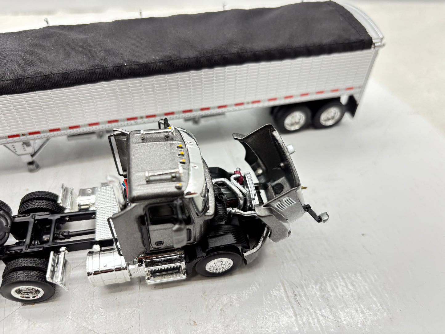 1/64 Mack Anthem Grey