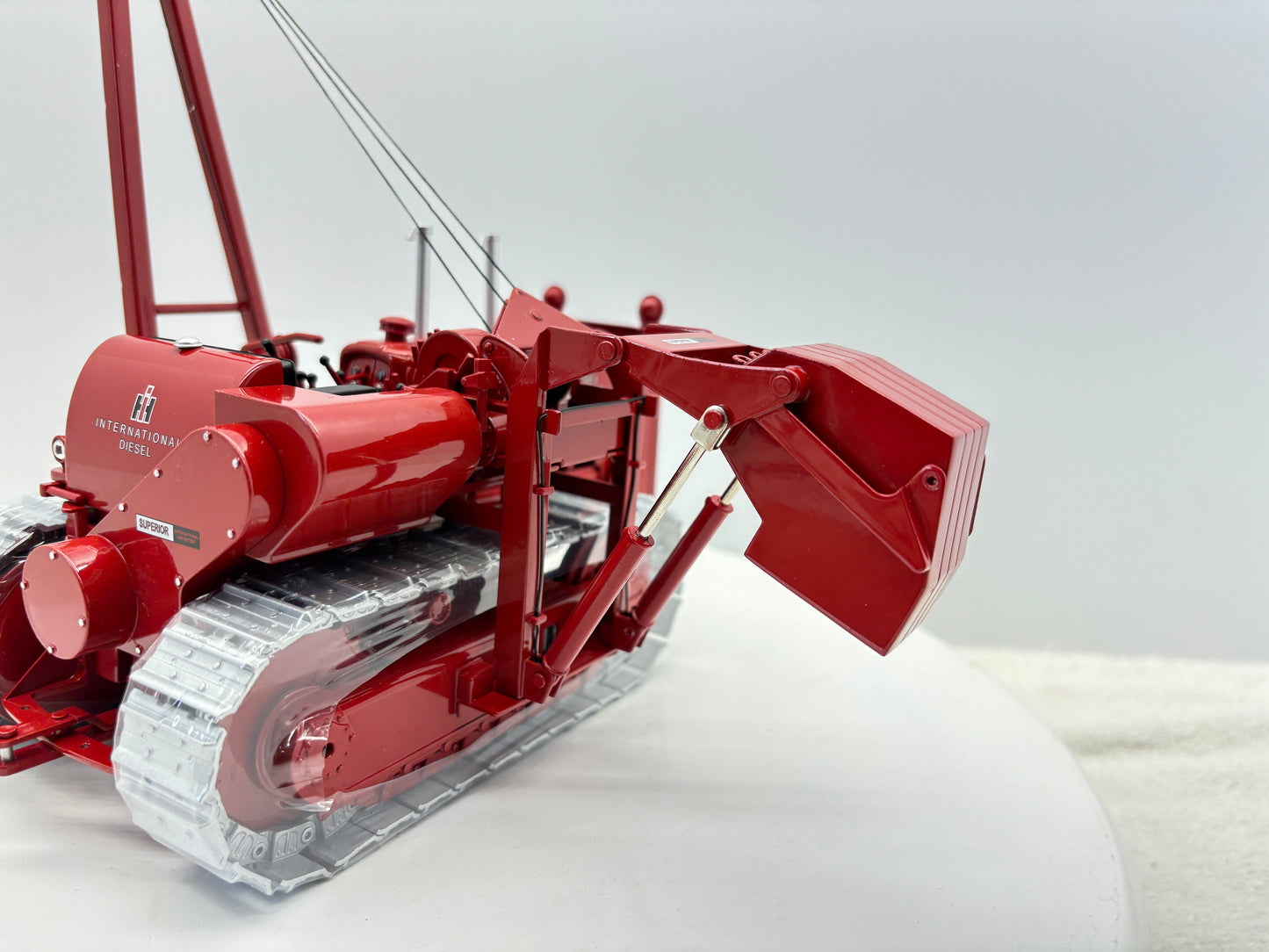 1/25 International TD-24 Pipe Layer