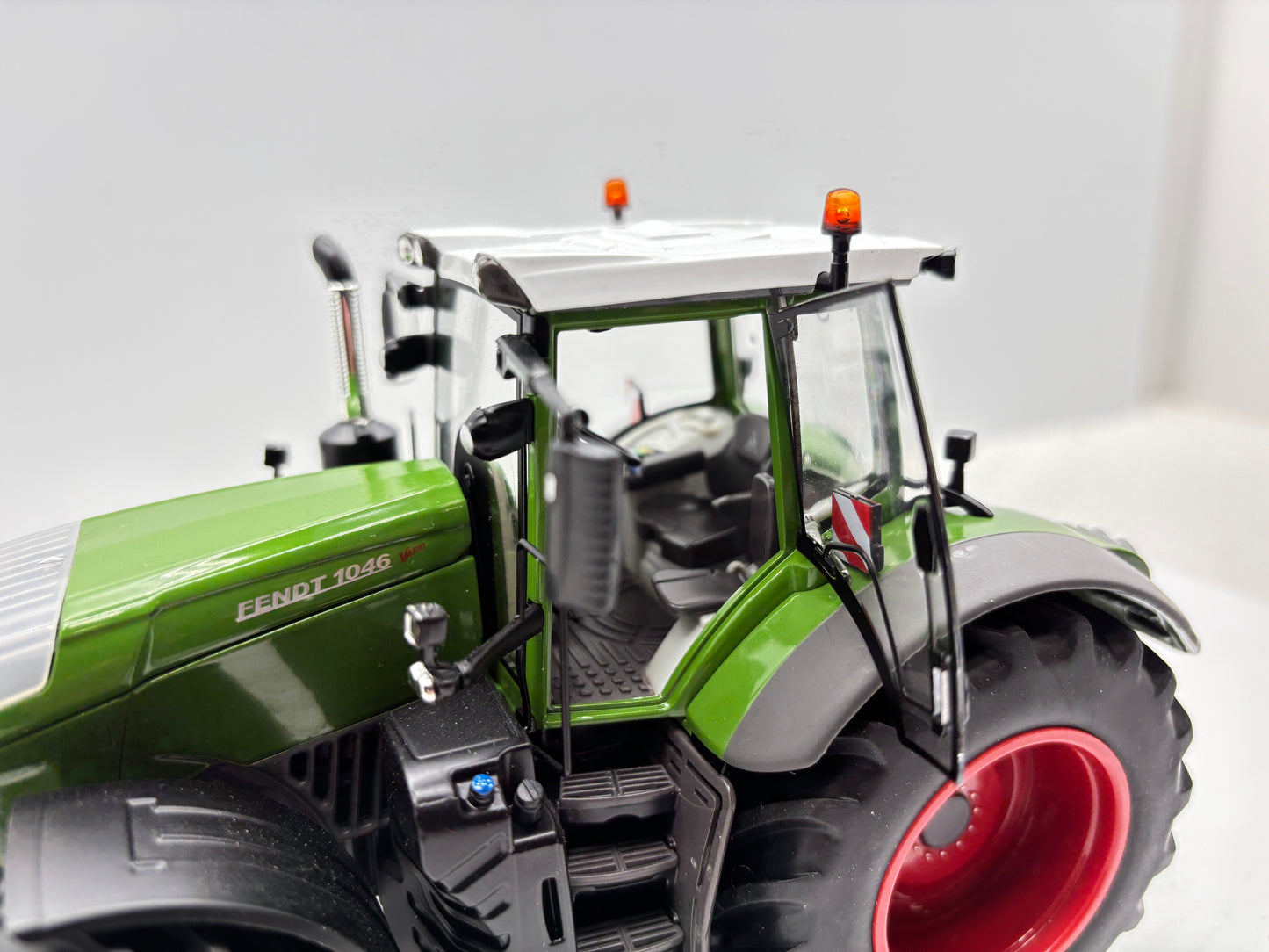 1/32 Fendt 1046 Vario Chrom