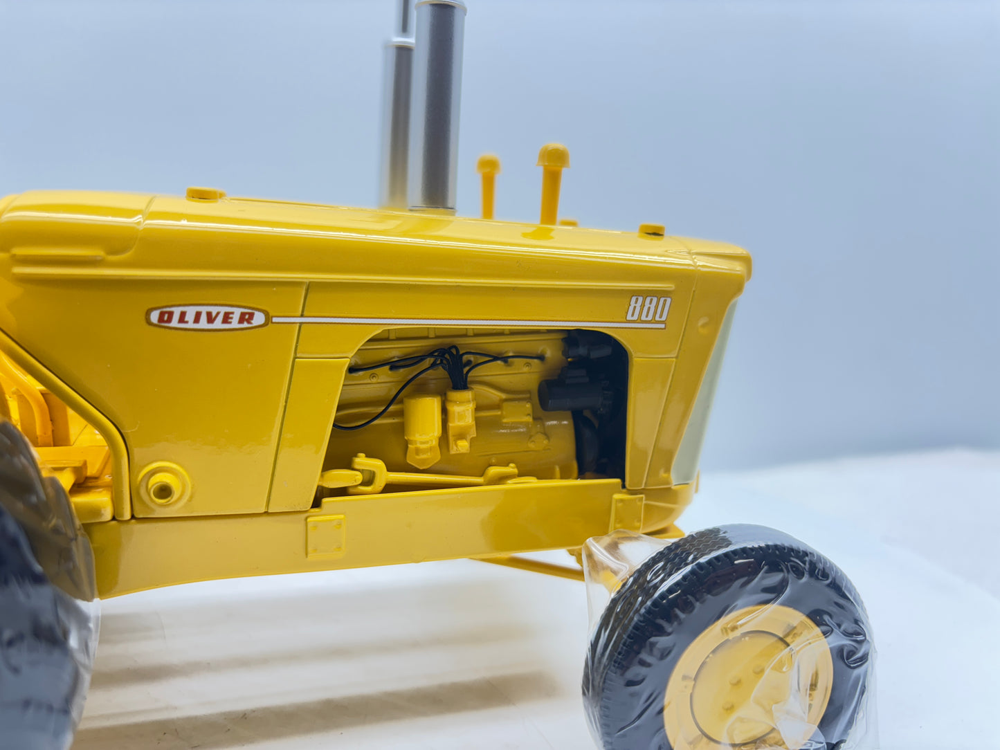 1/16 Oliver 880 Twin Engine Industrial