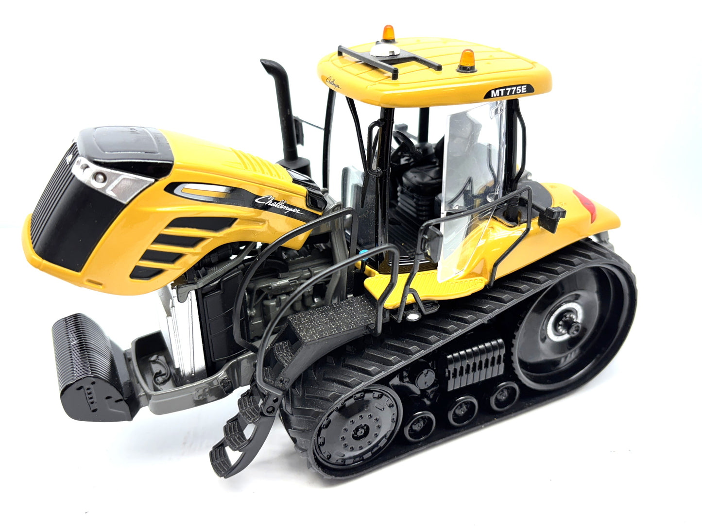 1/32 Challenger MT775E