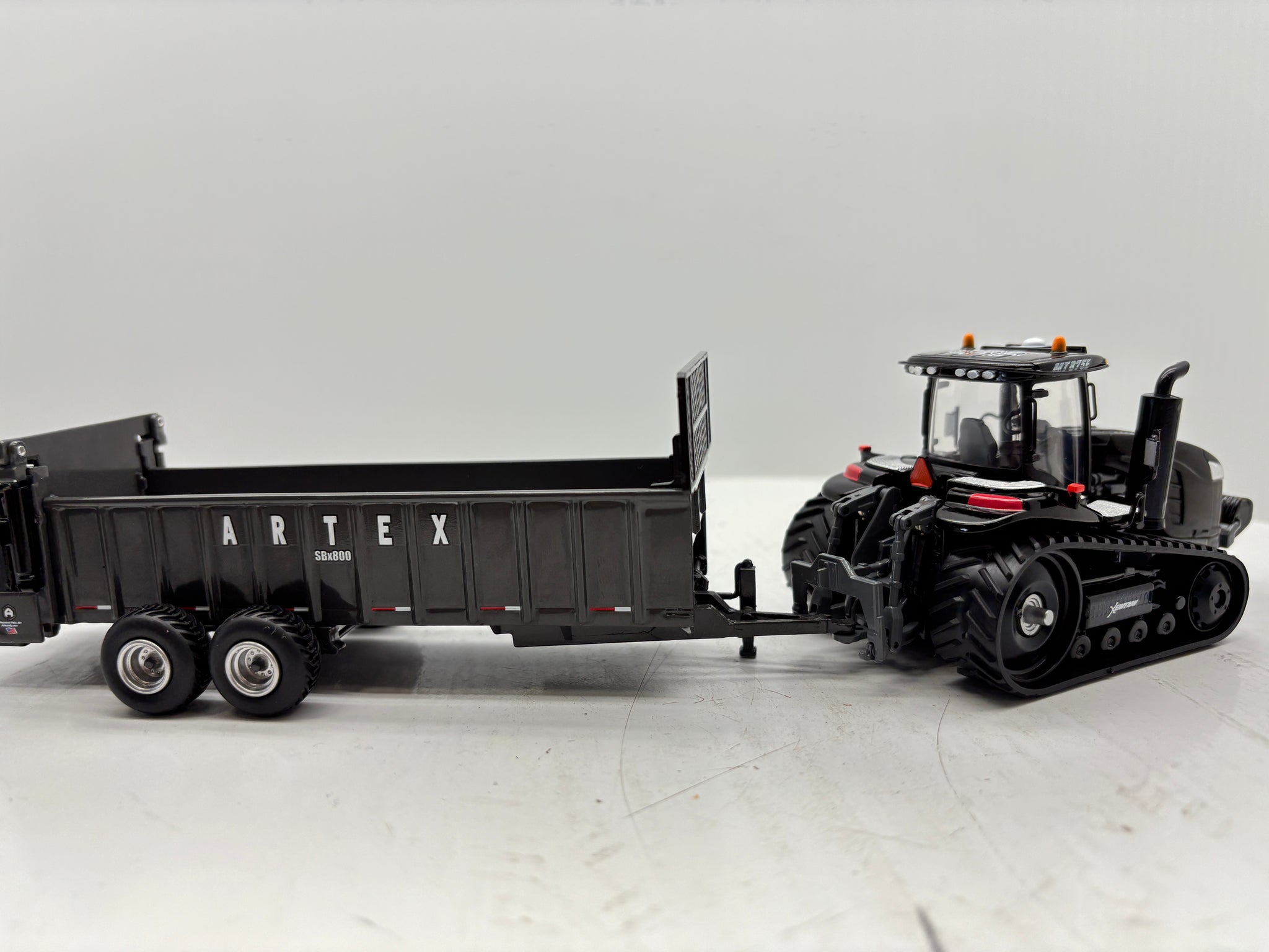 1/64 Challenger MT875E Black