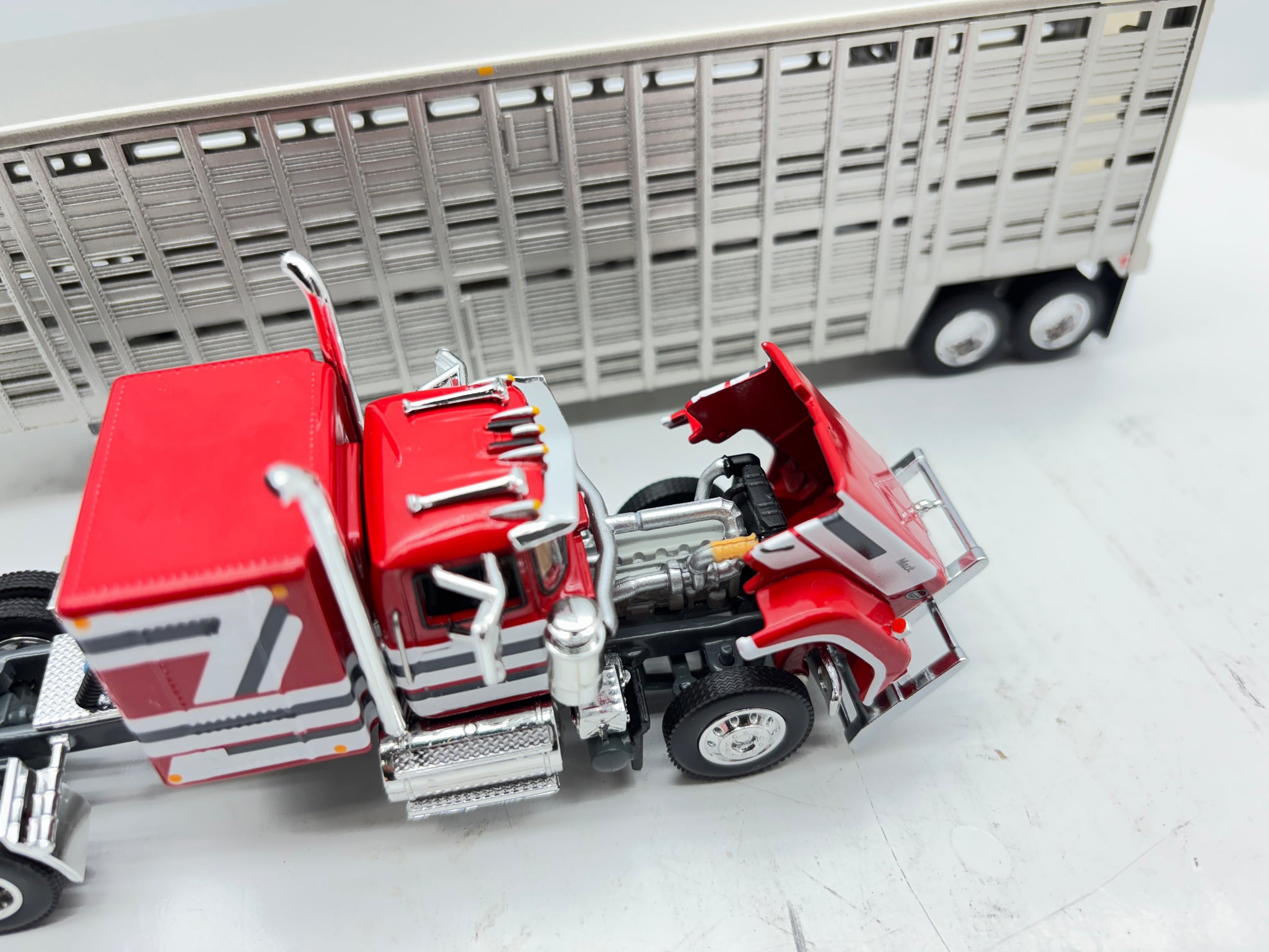 1/64 Mack Super-Liner Midroof
