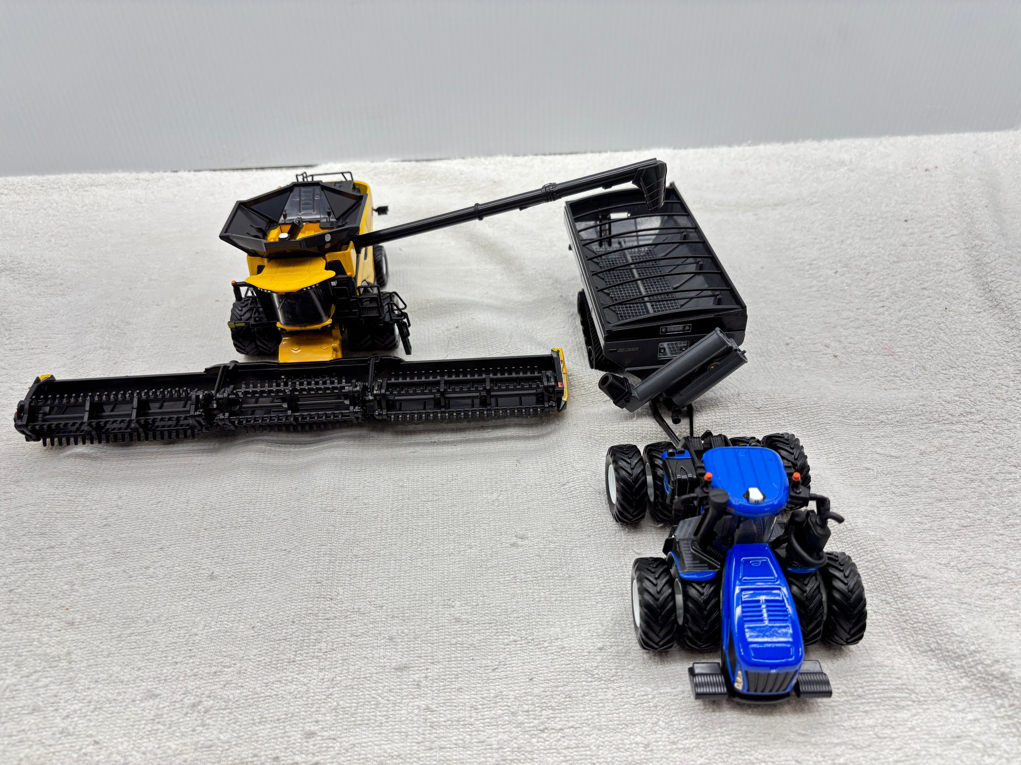 1/64 New Holland CR11 Prestige