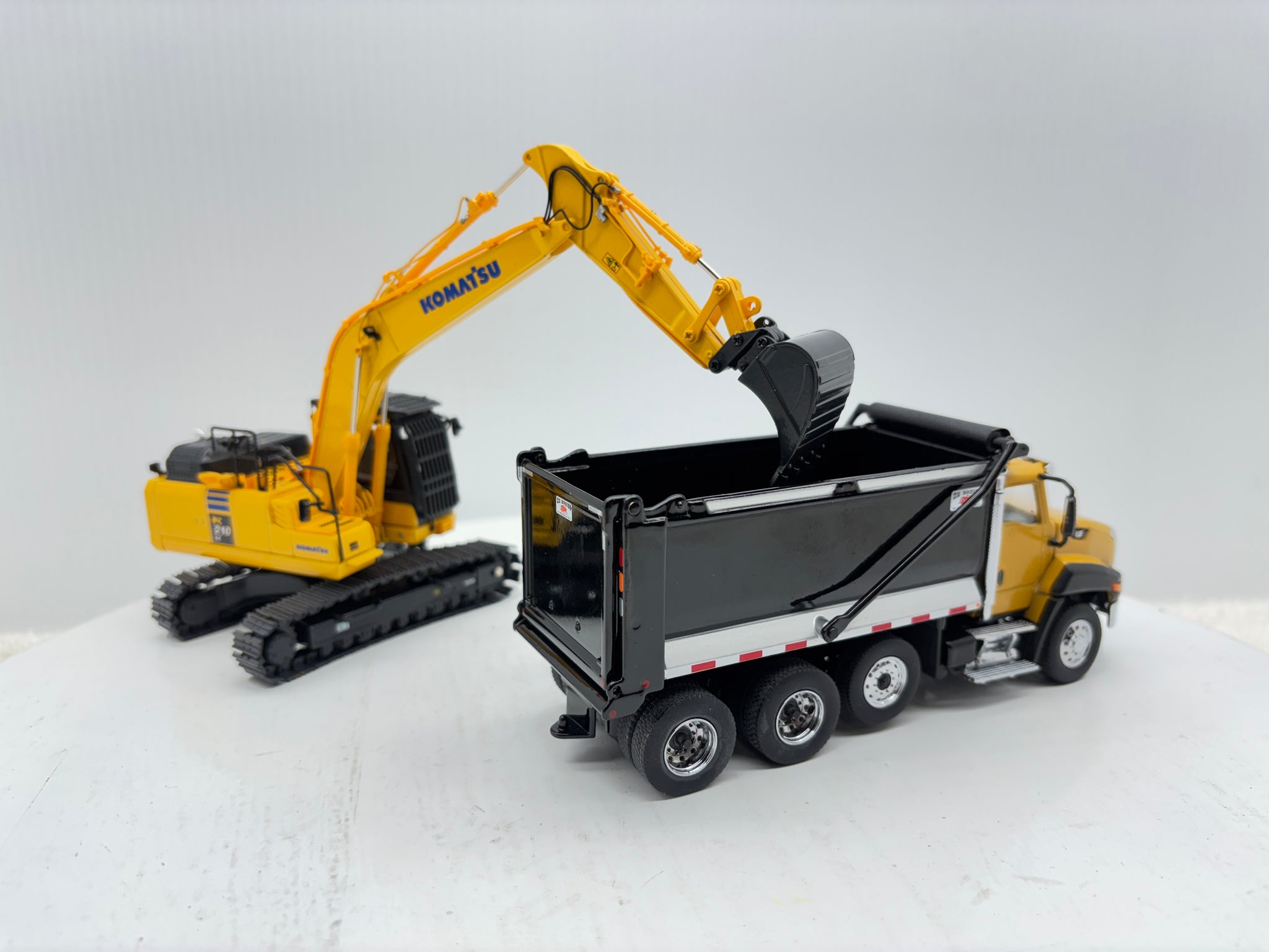 1/50 Caterpillar CT660 SBFA