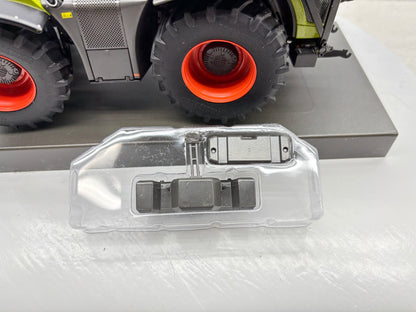 1/32 Claas Xerion 4000 Saddle Trac