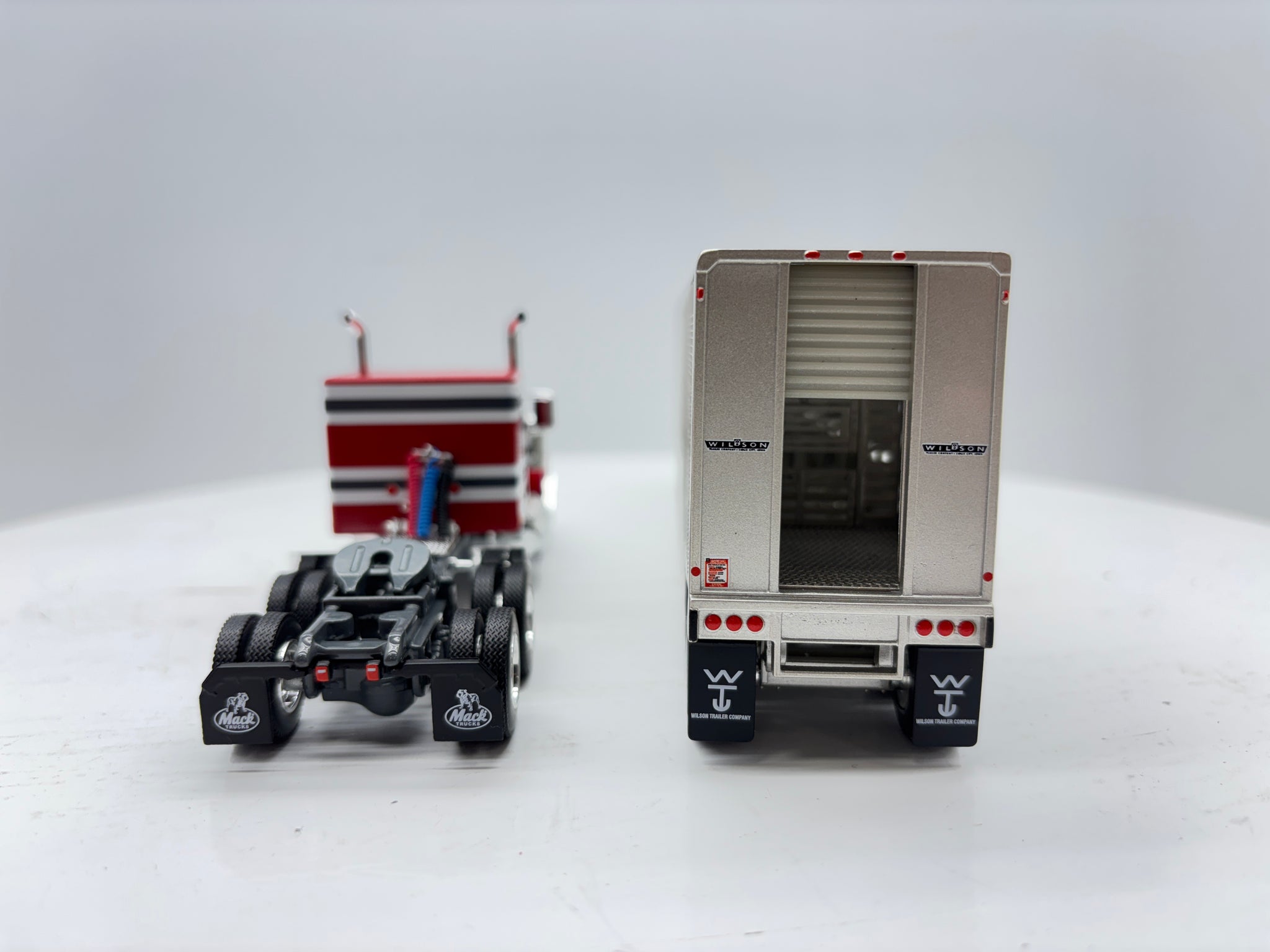 1/64 Mack Super-Liner Midroof