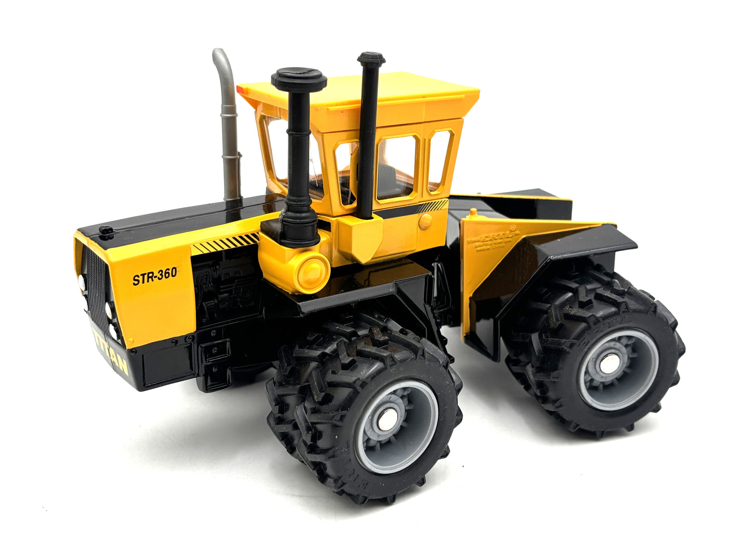1/32 Titan STR-360 Toy Farmer