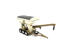 1/64 Unverferth 3755XL Tridem Seed Tender