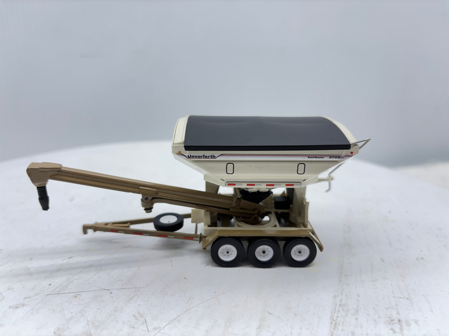 1/64 Unverferth 3755XL Tridem Seed Tender