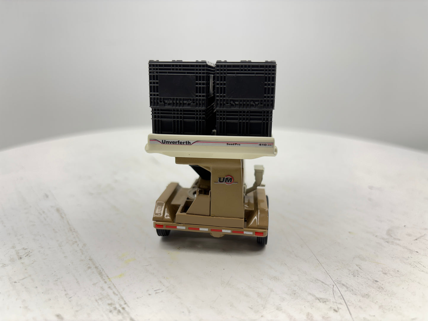 1/64 Unverferth 410XL Seed Box Tender