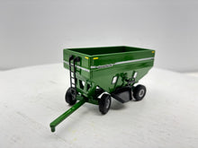 1/64 Unverferth 630 Green Gravity Wagon