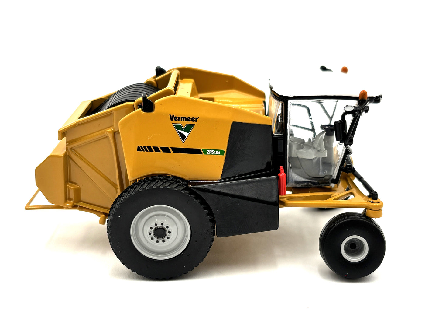 1/64 Vermeer ZR5-1200 Self-propelled baler