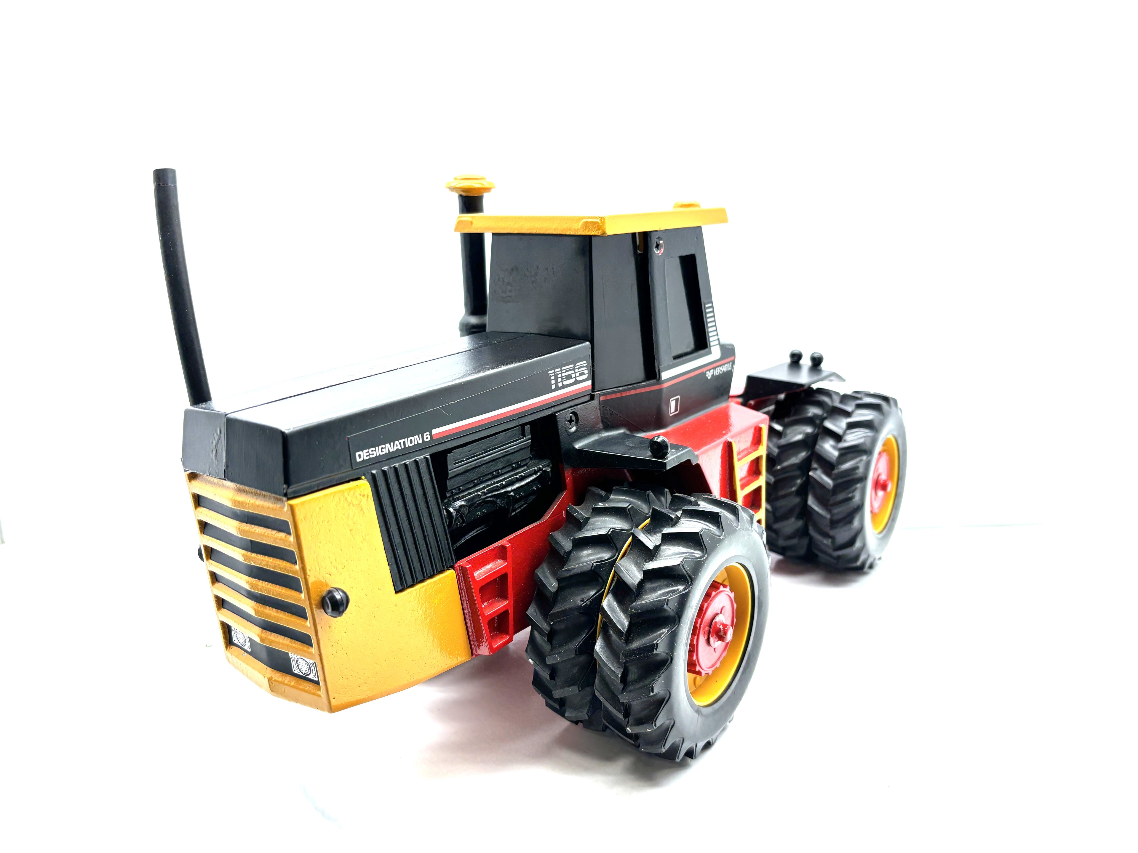 1/16 Versatile 1156 Red Axle