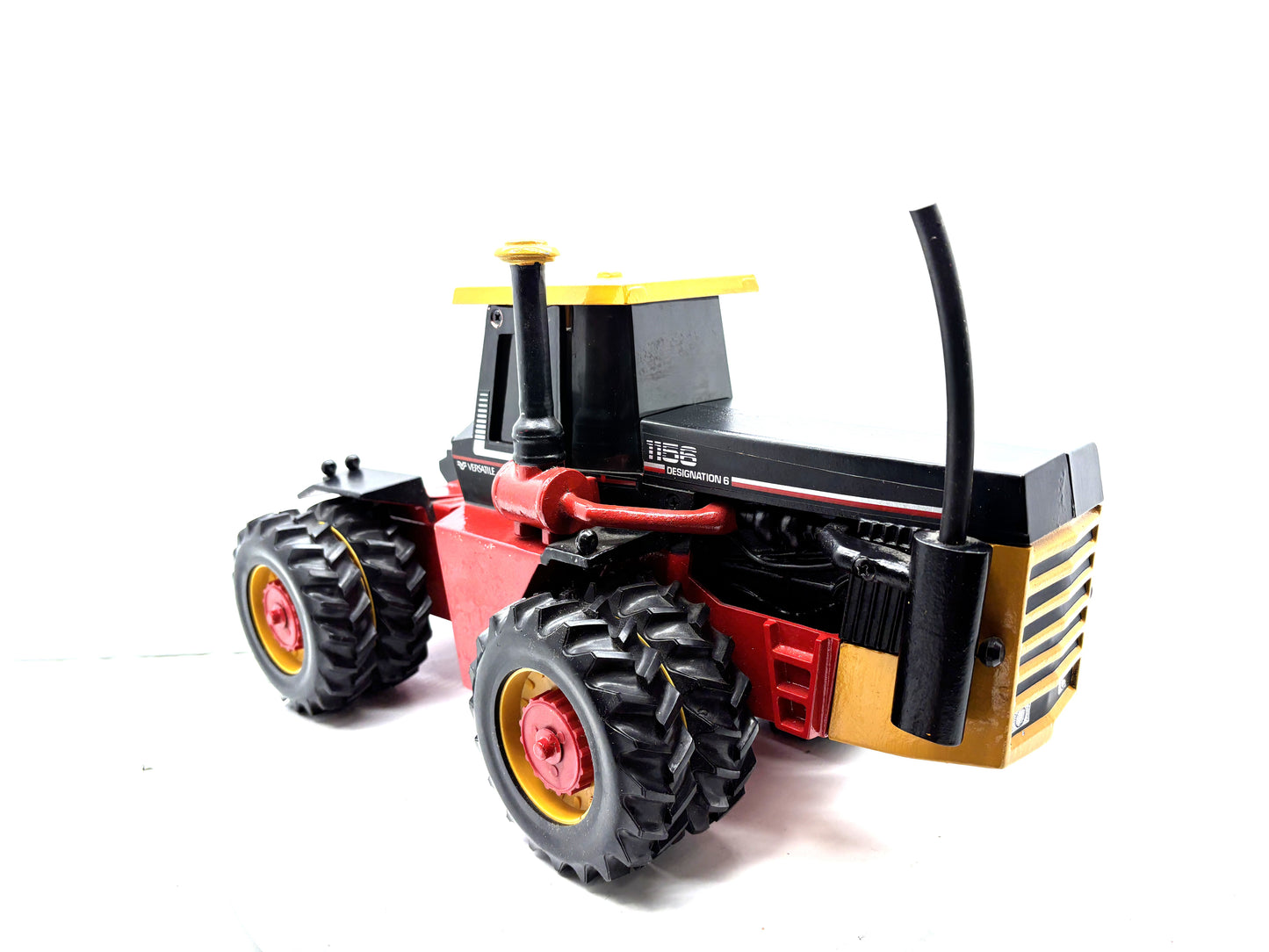 1/16 Versatile 1156 Red Axle