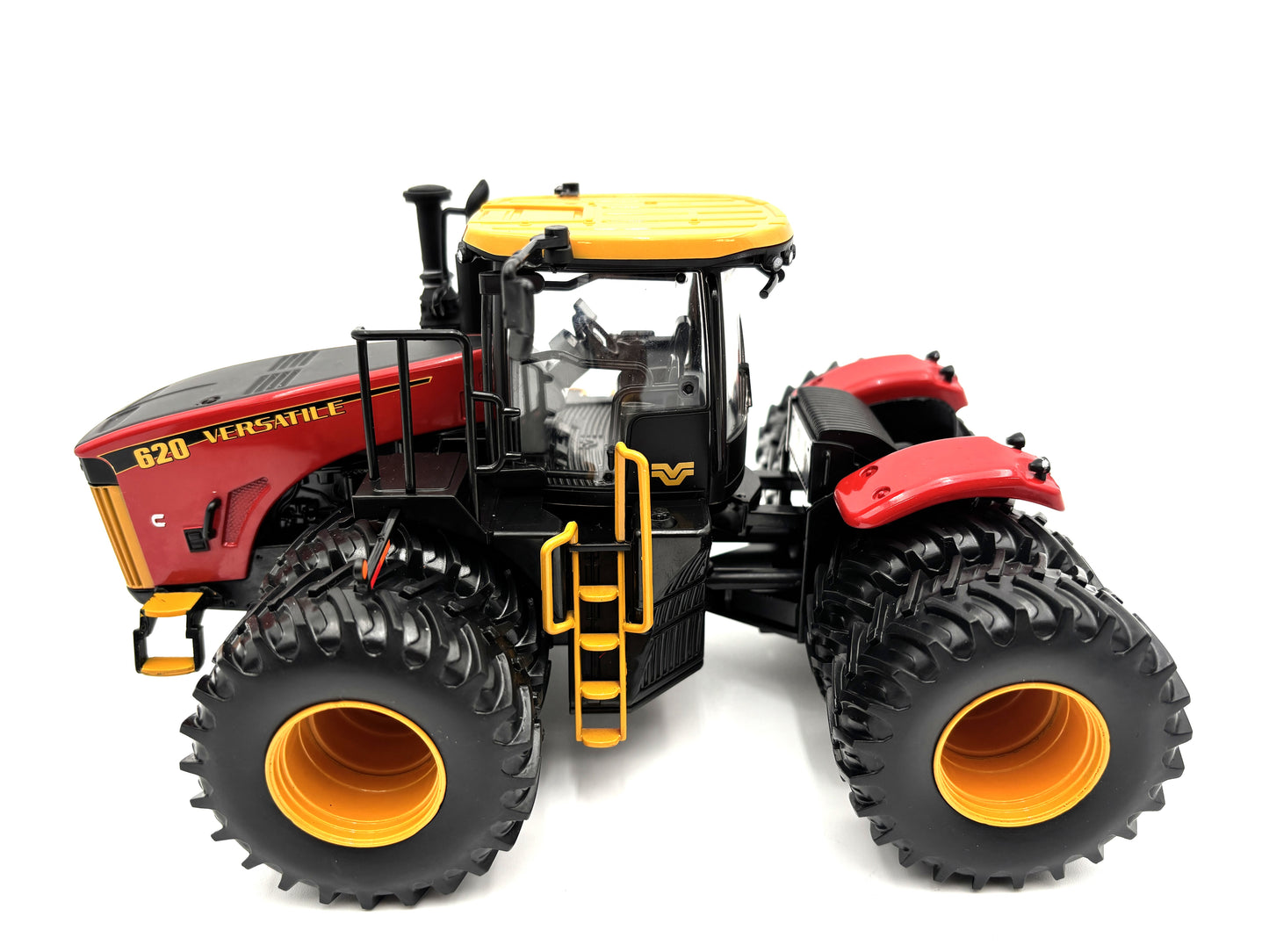 1/32 Versatile 620 Prestige