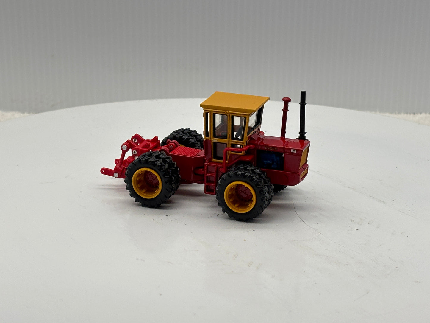 1/64 Versatile 125 Prestige