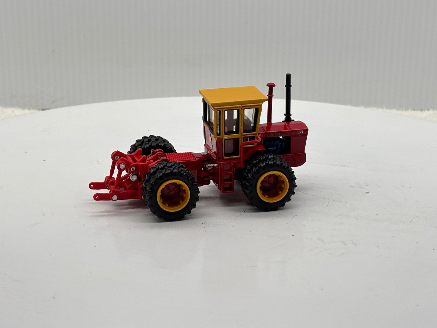 1/64 Versatile 125 Prestige