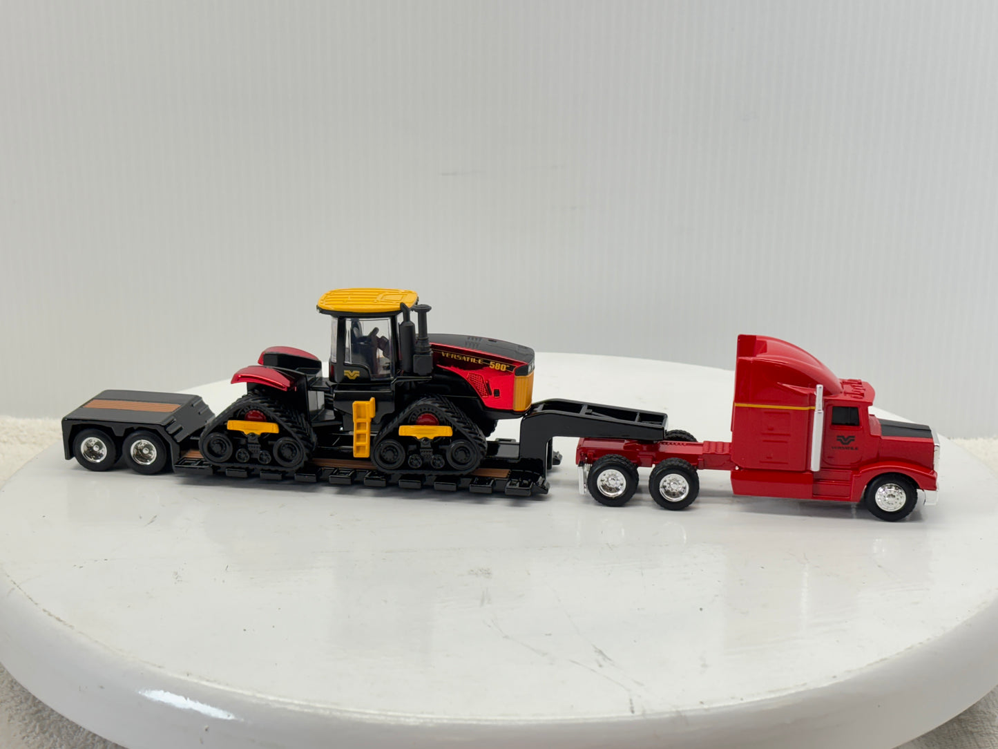 1/64 Versatile 580 DeltaTrak Chase