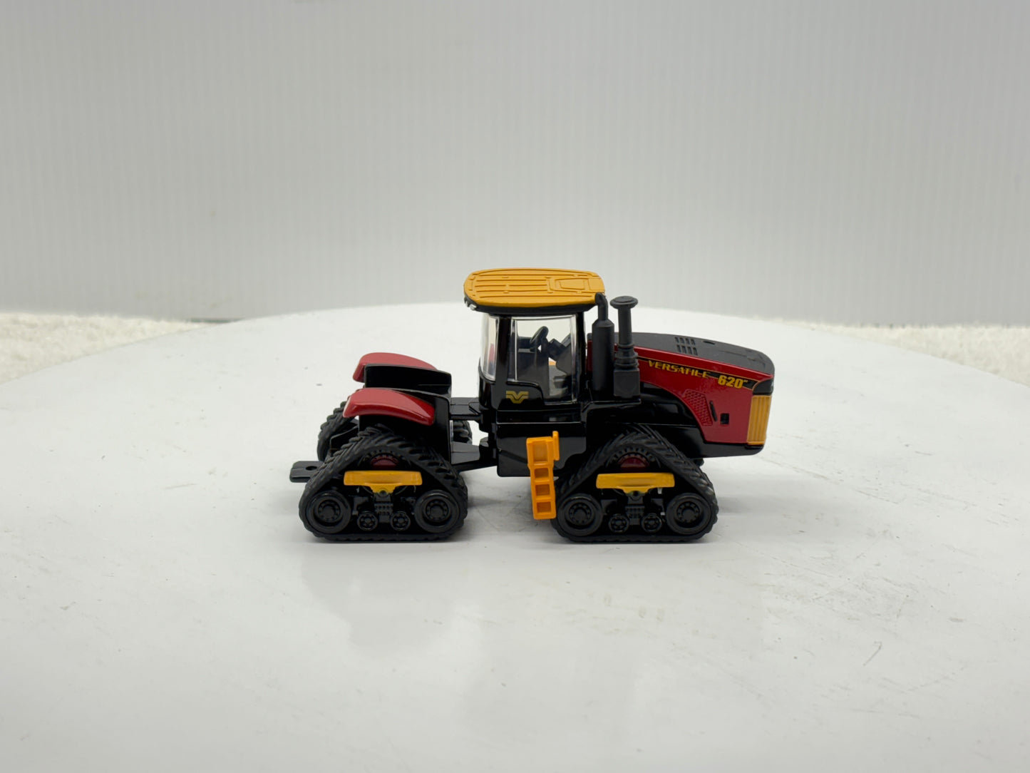 1/64 Versatile 620 DeltaTrak