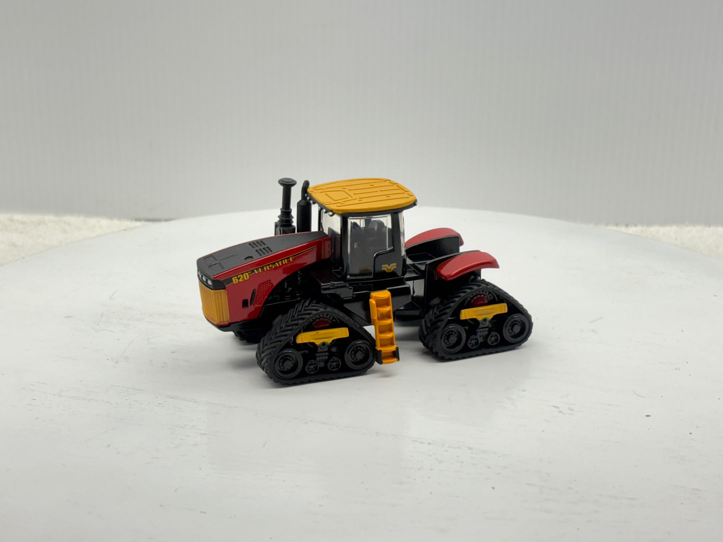 1/64 Versatile 620 DeltaTrak